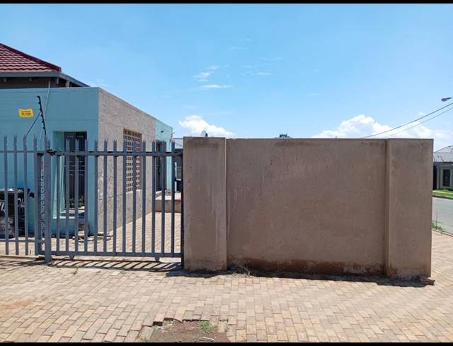10 BEDROOM HOUSE FOR SALE IN SPRINGS CENTRAL